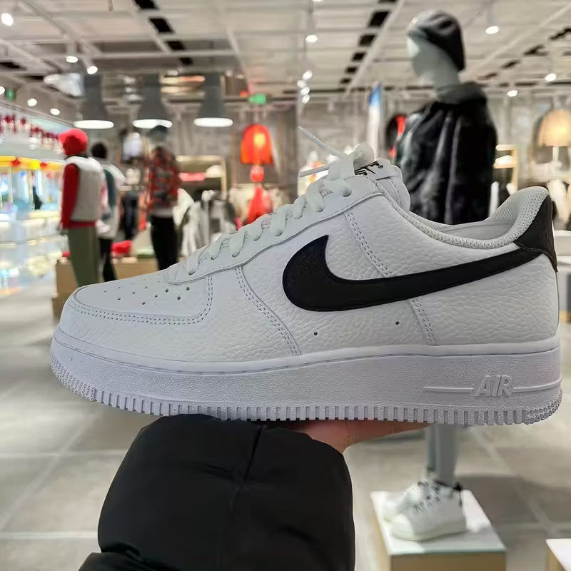 Air Force 1 must-valge Uunisex  – ajatu mugavus (CT2302-100)