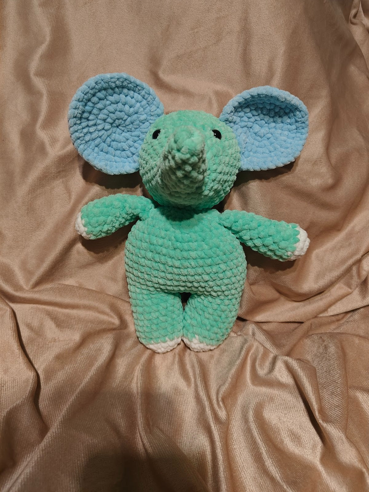 Käsitöö heegeldatud kaisuloom elevant