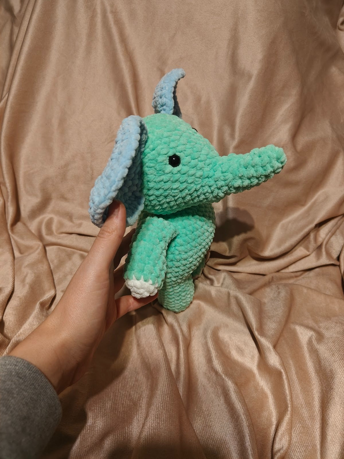 Käsitöö heegeldatud kaisuloom elevant