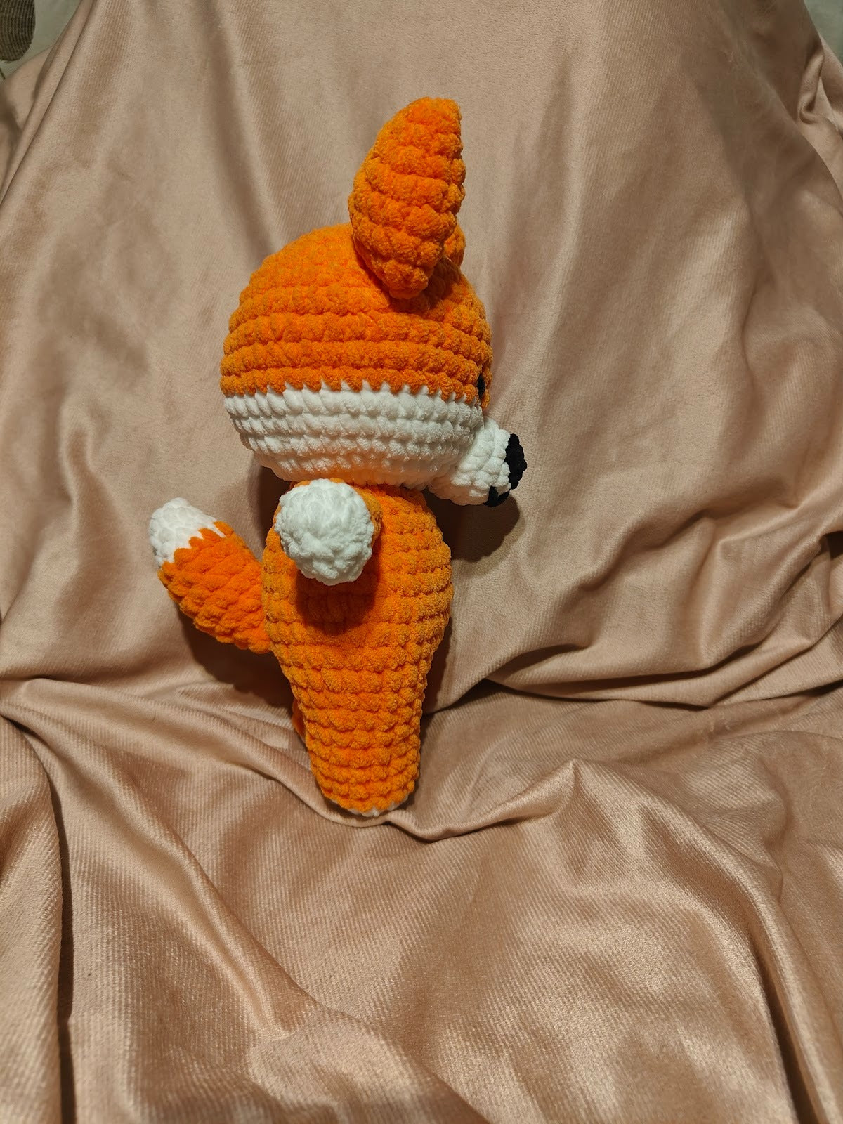 Käsitöö heegeldatud kaisuloom rebane